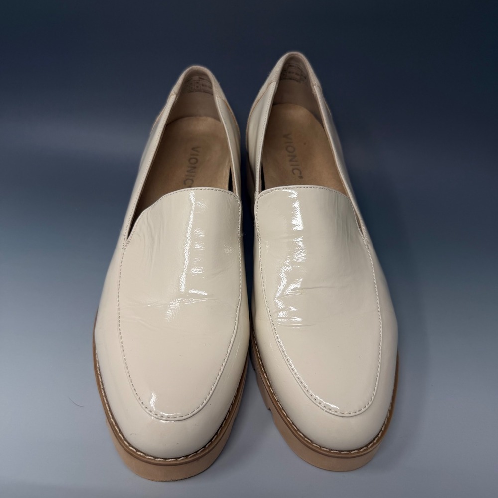 Vionic Kensley Cream Patent Leather Lug Sole Loafers Womens Size 10 - Picture 3 of 16